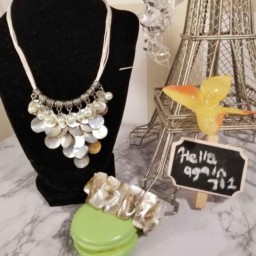Lustrous Natural Shell Necklace and Bracelet